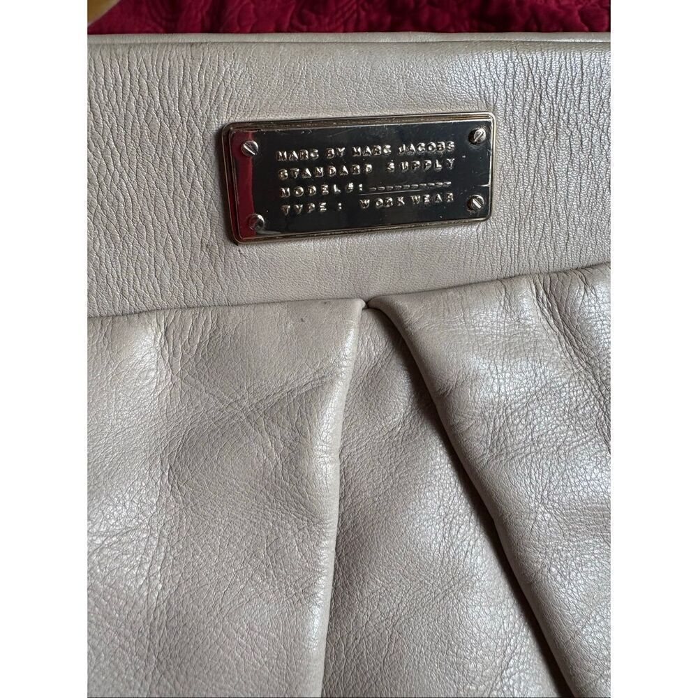 Marc by Marc Jacobs - Classic Q Hillier Hobo Bag in Cement Soft Leather. LOVELY! - Picture 11 of 15